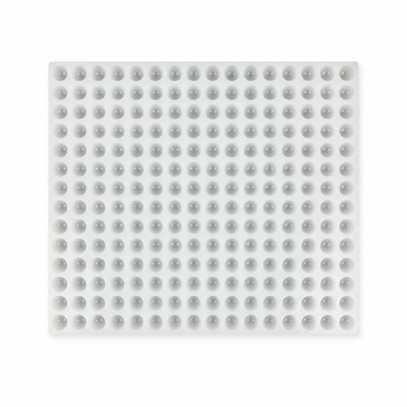 Molde para gomitas de media esfera de silicona de 2.8 mL - 192 cavidades - vista del producto, de silicona, sobre fondo blanco