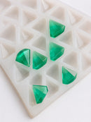 Molde para gomitas de diamante de 3.5 mL - 173 cavidades - vista detallada, con muestras de gomitas verde esmeralda
