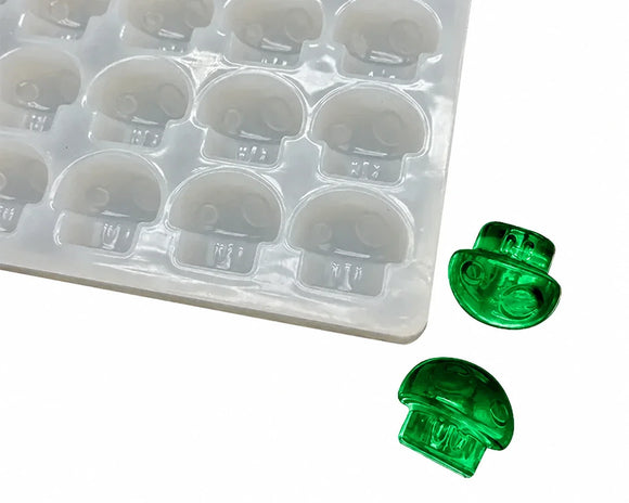 Molde para gomitas de hongo de 3.5 mL - 140 cavidades - vista lateral, con muestras de gomitas verde esmeralda